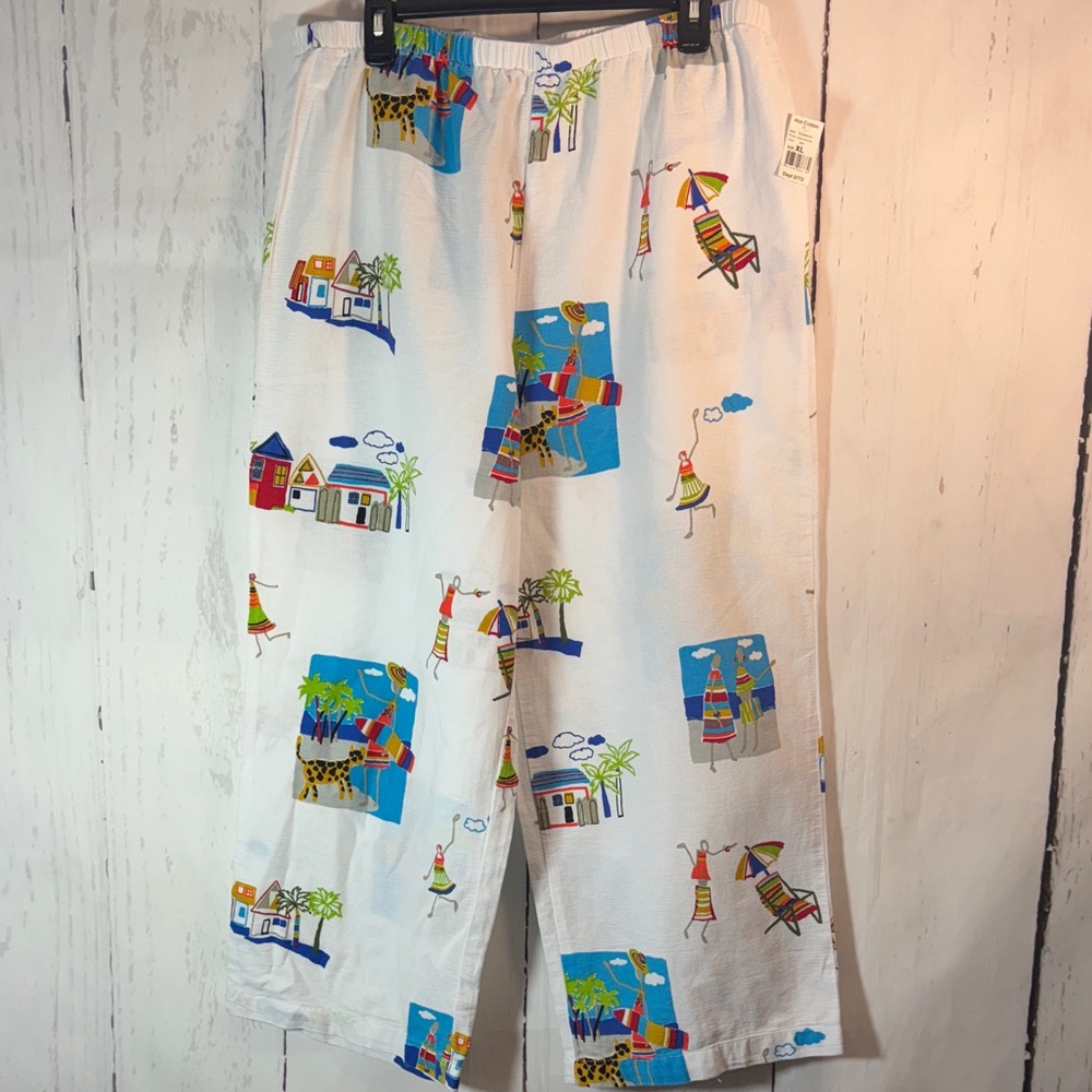 Hot Cotton XL NWT White Capris  with Colorful vacation graphic Print
